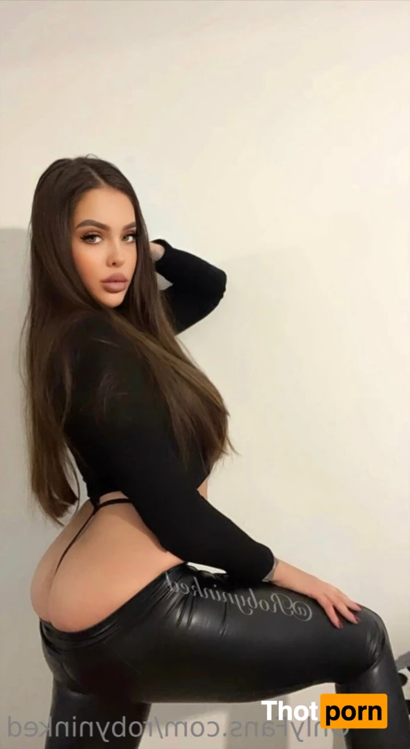 Robyninked Custom making queen 😈 9917056