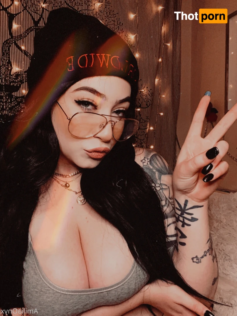 Amilia Onyx 13675604