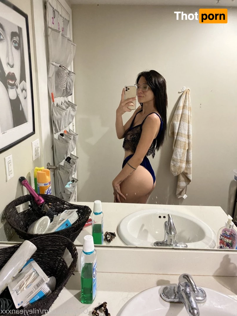 riley jean 🖤 2024246