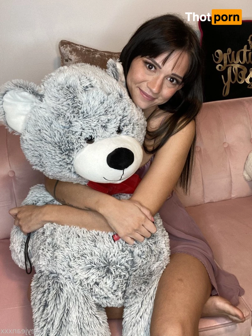 riley jean 🖤 2024256