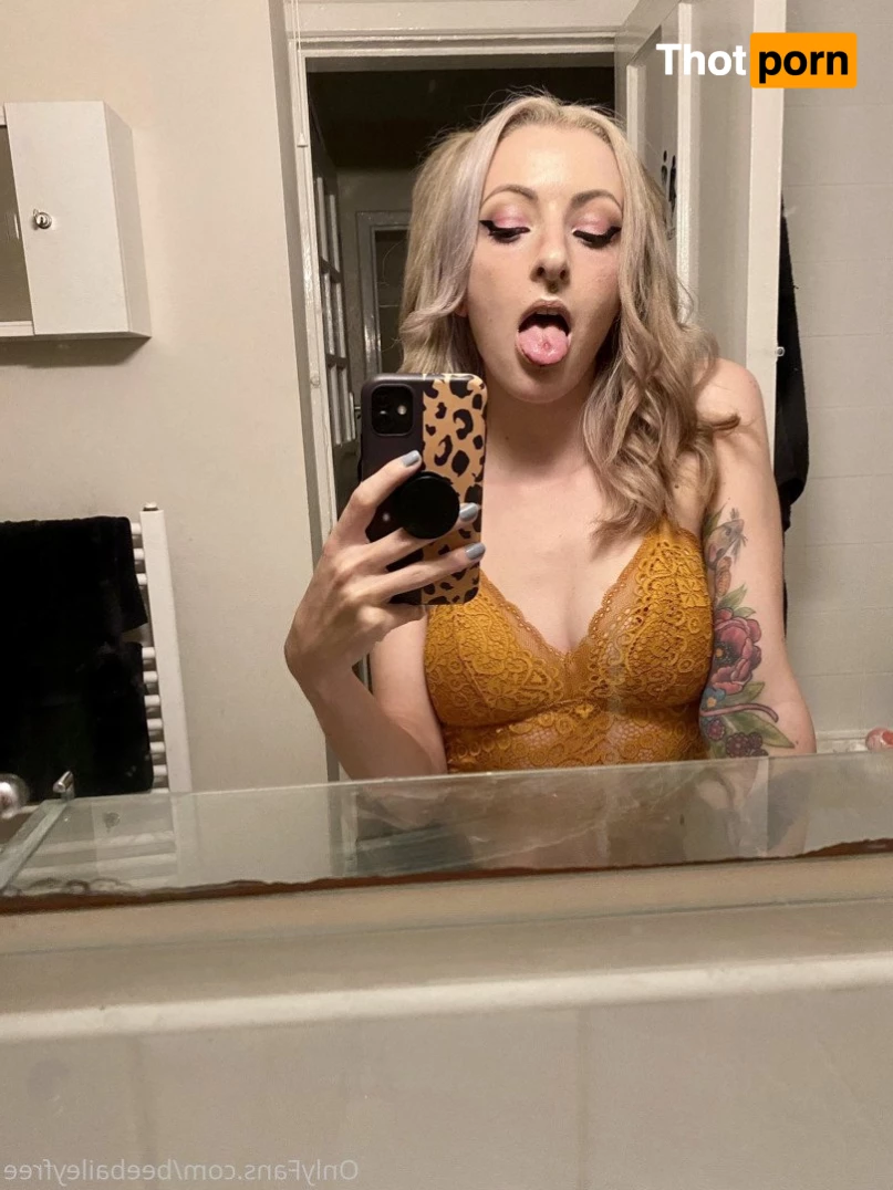 Bee Bailey 🌻 1998167