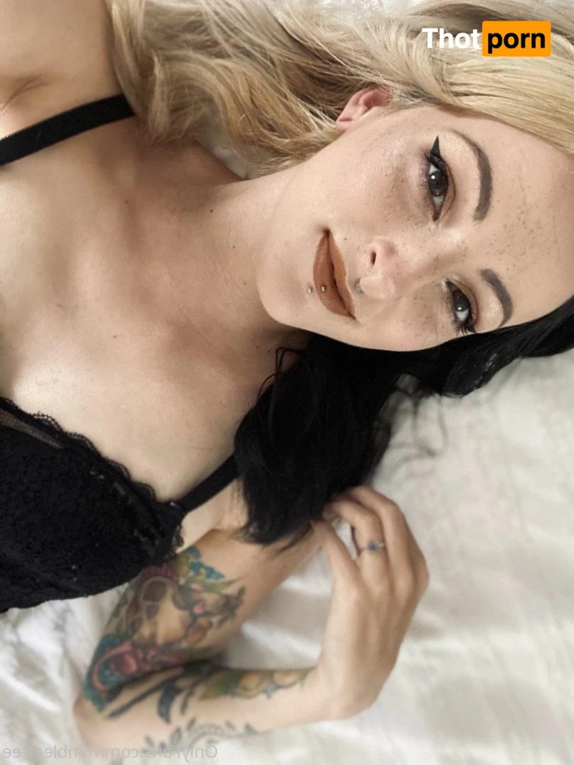 Bee Bailey 🌻 1998187