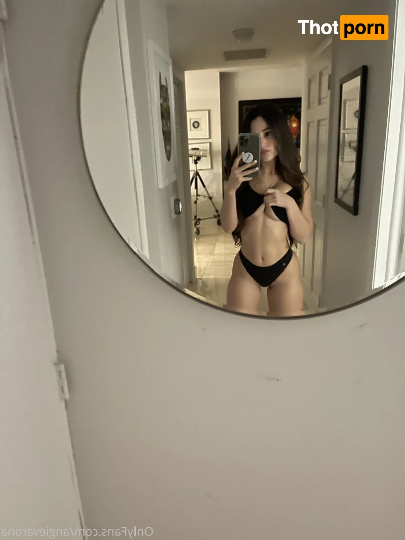 Angie Varona 9930390