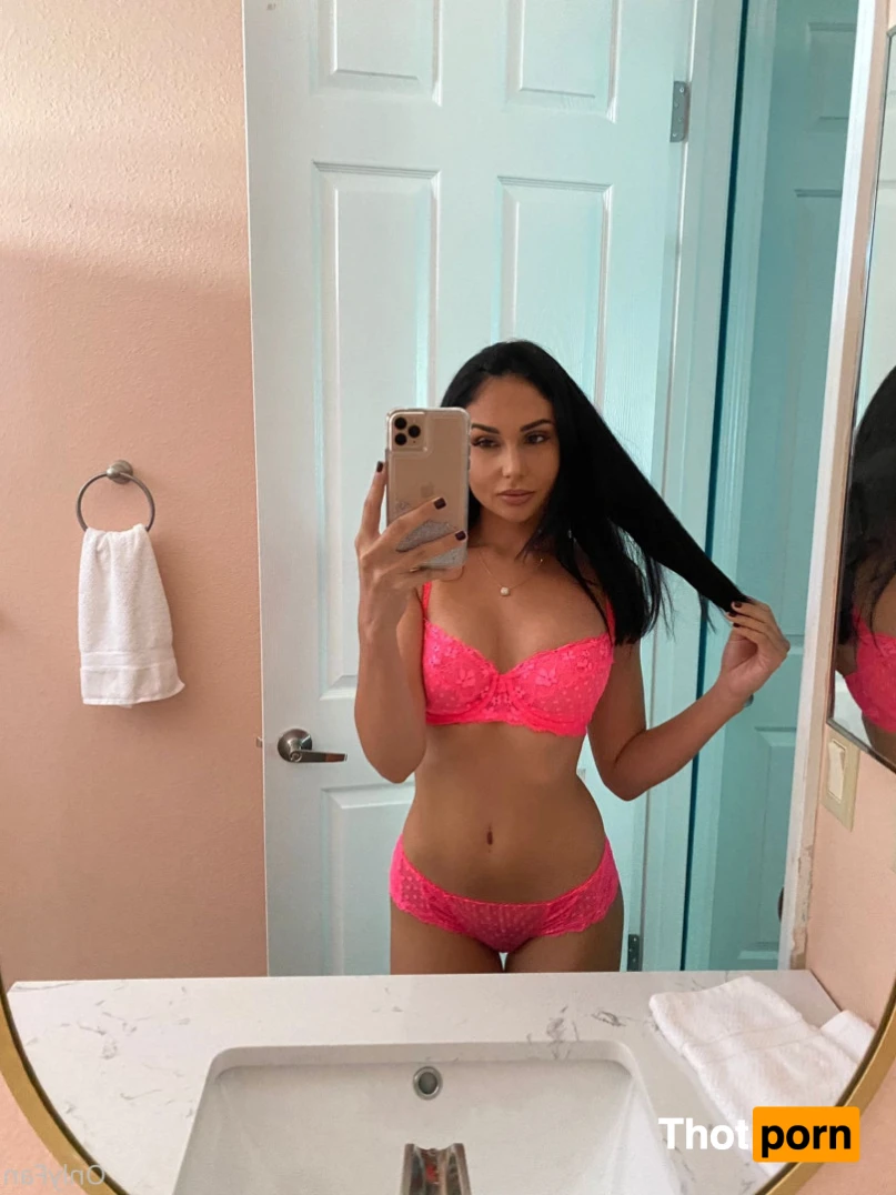 Ariana Marie 16019881