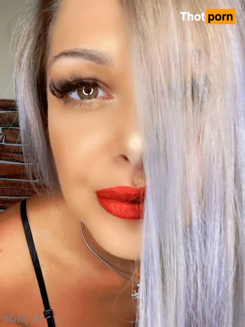 𝐁𝐔𝐒𝐓𝐘 𝐁𝐋𝐎𝐍𝐃𝐄 𝐌𝐎𝐌𝐌𝐘 15070855