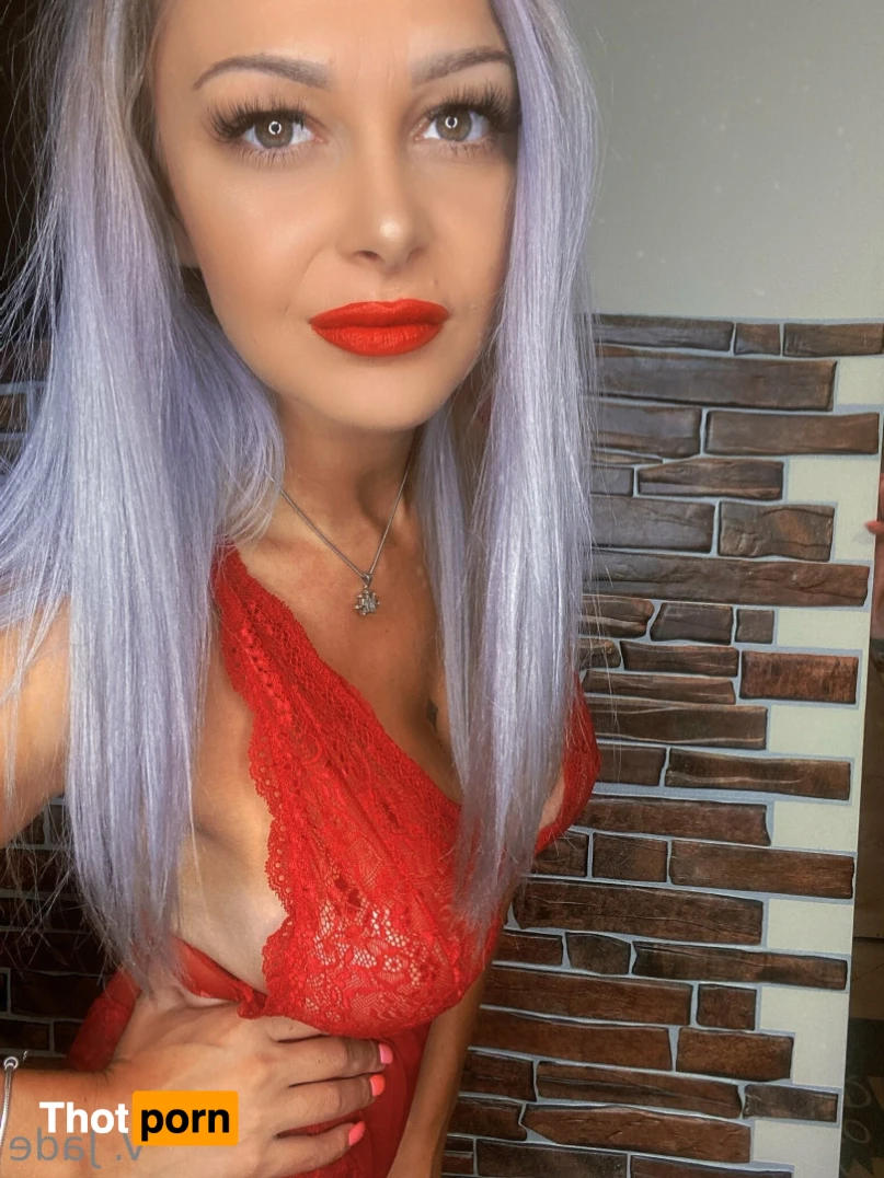 𝐁𝐔𝐒𝐓𝐘 𝐁𝐋𝐎𝐍𝐃𝐄 𝐌𝐎𝐌𝐌𝐘 15070867