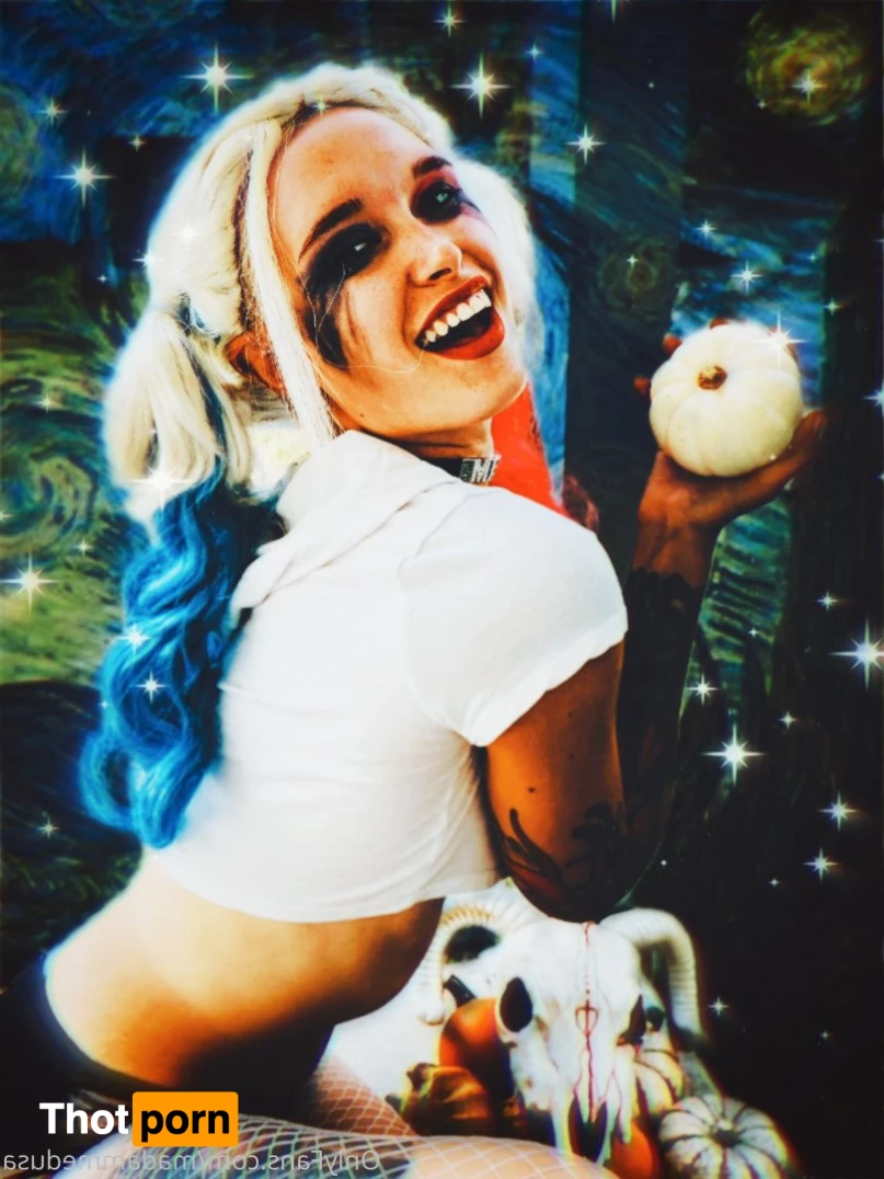 Modern Medusa 2421045