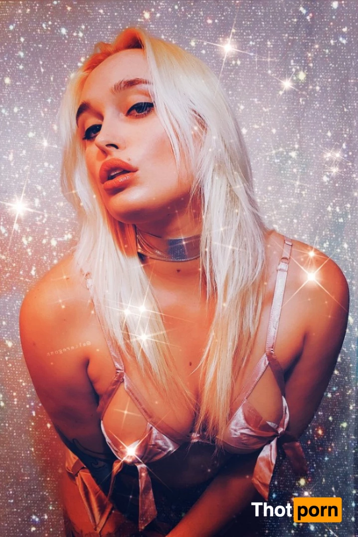 Modern Medusa 2421114