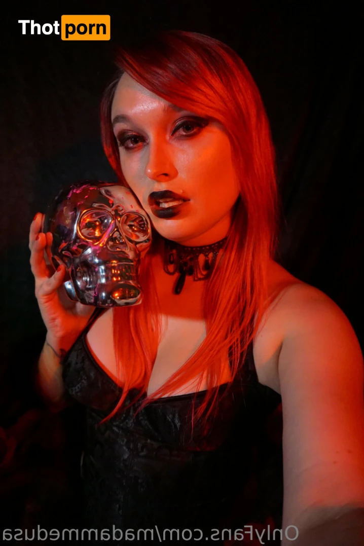 Modern Medusa 13844750