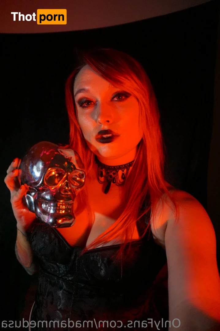 Modern Medusa 13849500