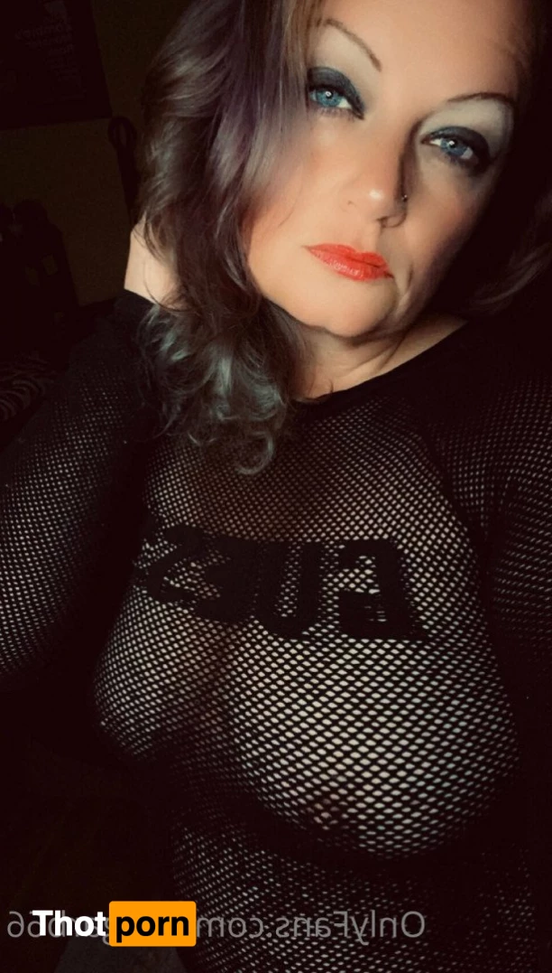 Vivian Crow VIP Lounge 2377947