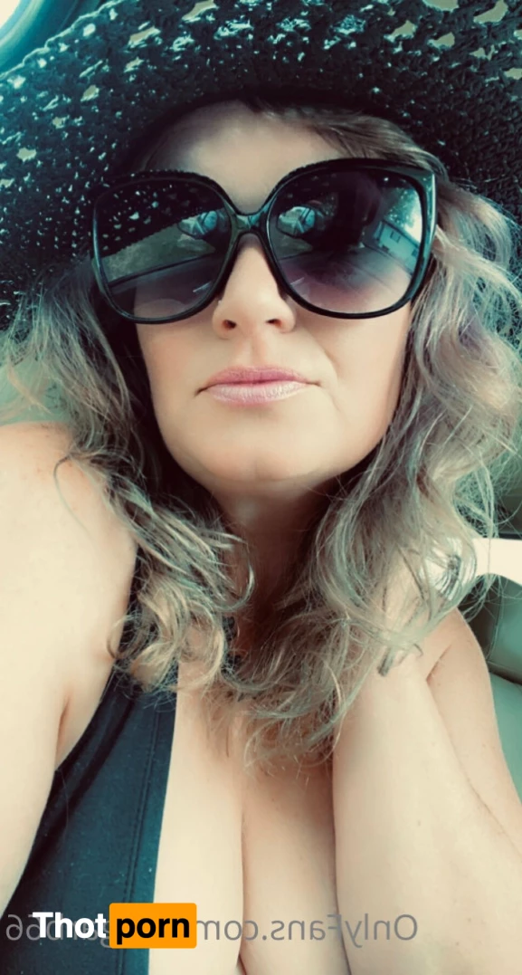 Vivian Crow VIP Lounge 6301322