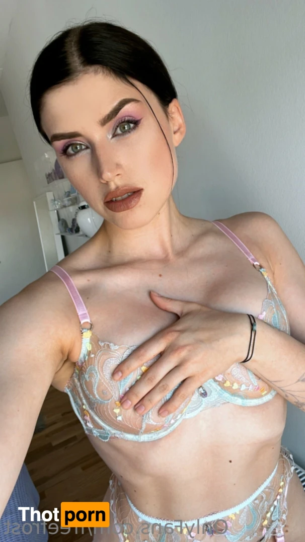 Adeline Frost 14890455