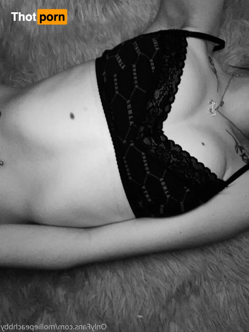 Mollie Peach 2355404