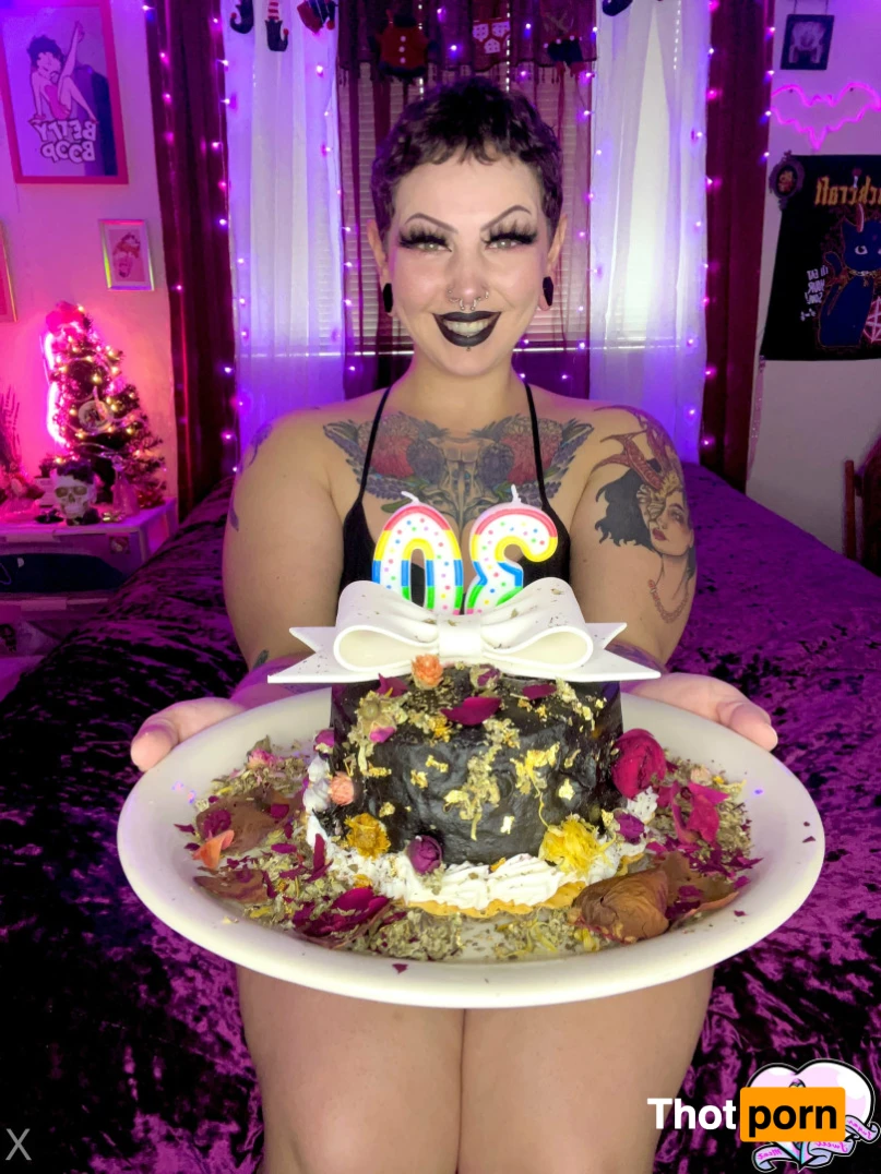 SugarSweetmeat 14816272