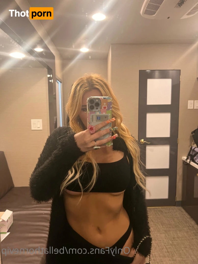 Bella Thorne 14759106