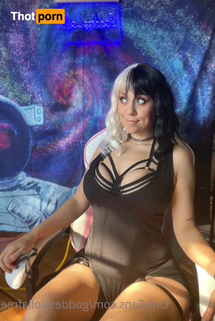 Mistress Lolla 2367041