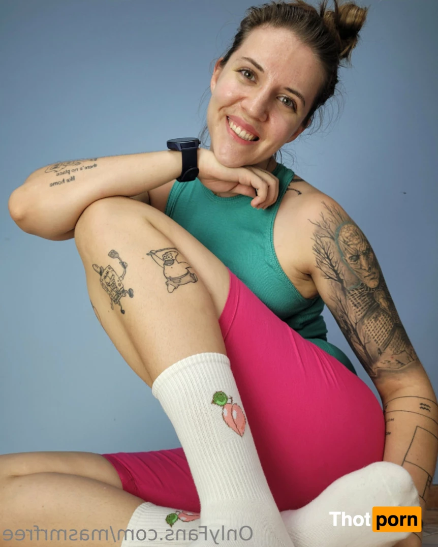 Queen Mary June (free page) 9910144