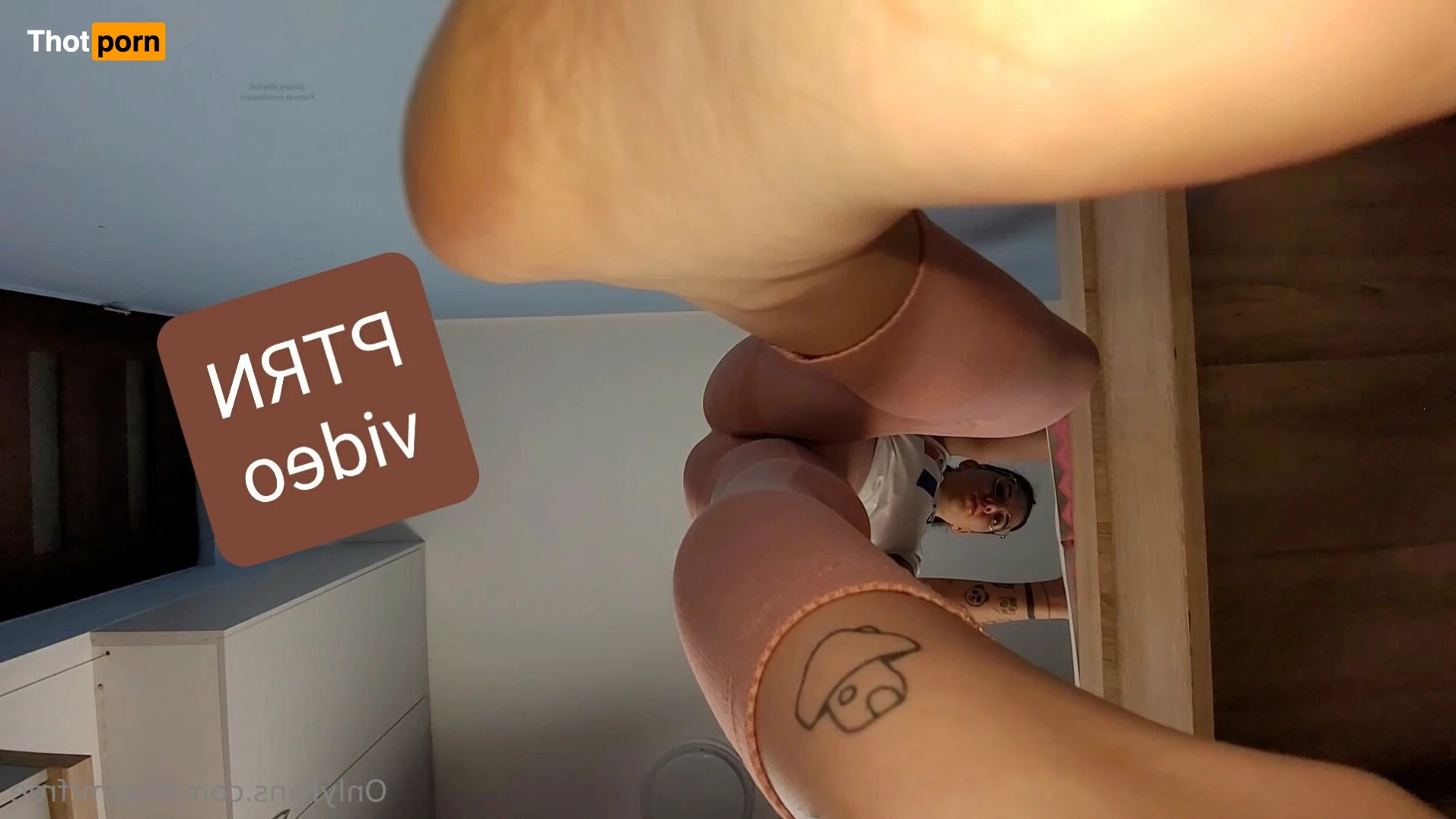 Queen Mary June (free page) 9910158