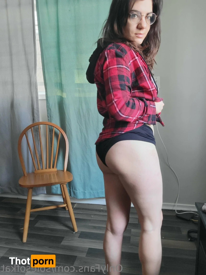 Mistress Kat 14504443