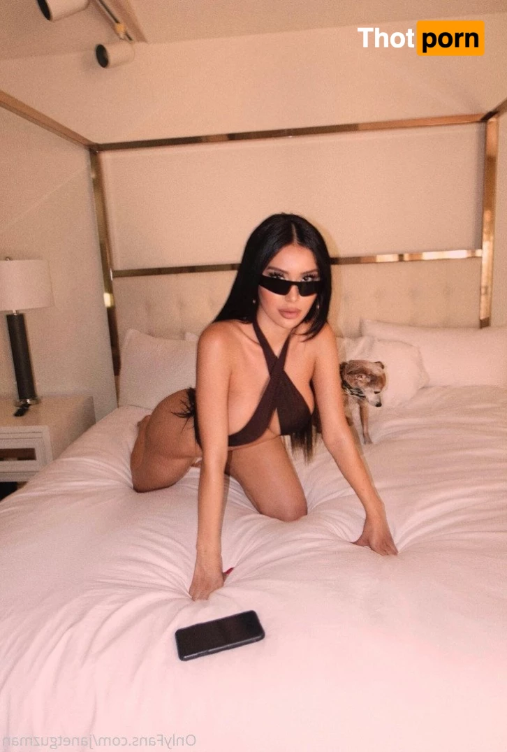 Janet Guzman 🔞 3937359