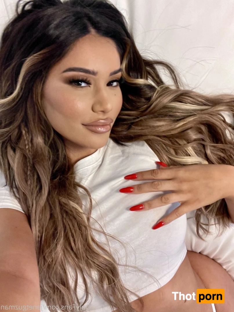 Janet Guzman 🔞 3939452