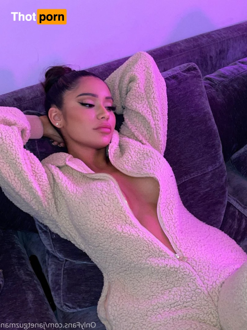 Janet Guzman 🔞 3940202