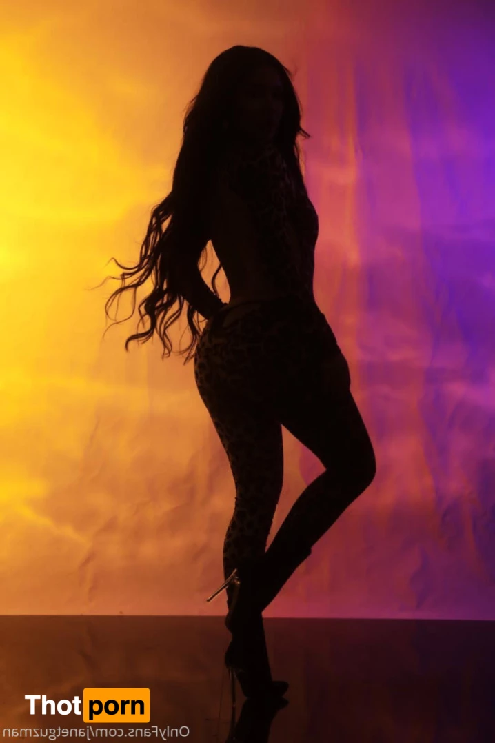 Janet Guzman 🔞 6245386