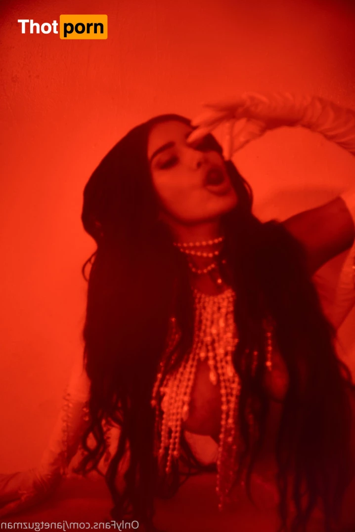 Janet Guzman 🔞 6245409