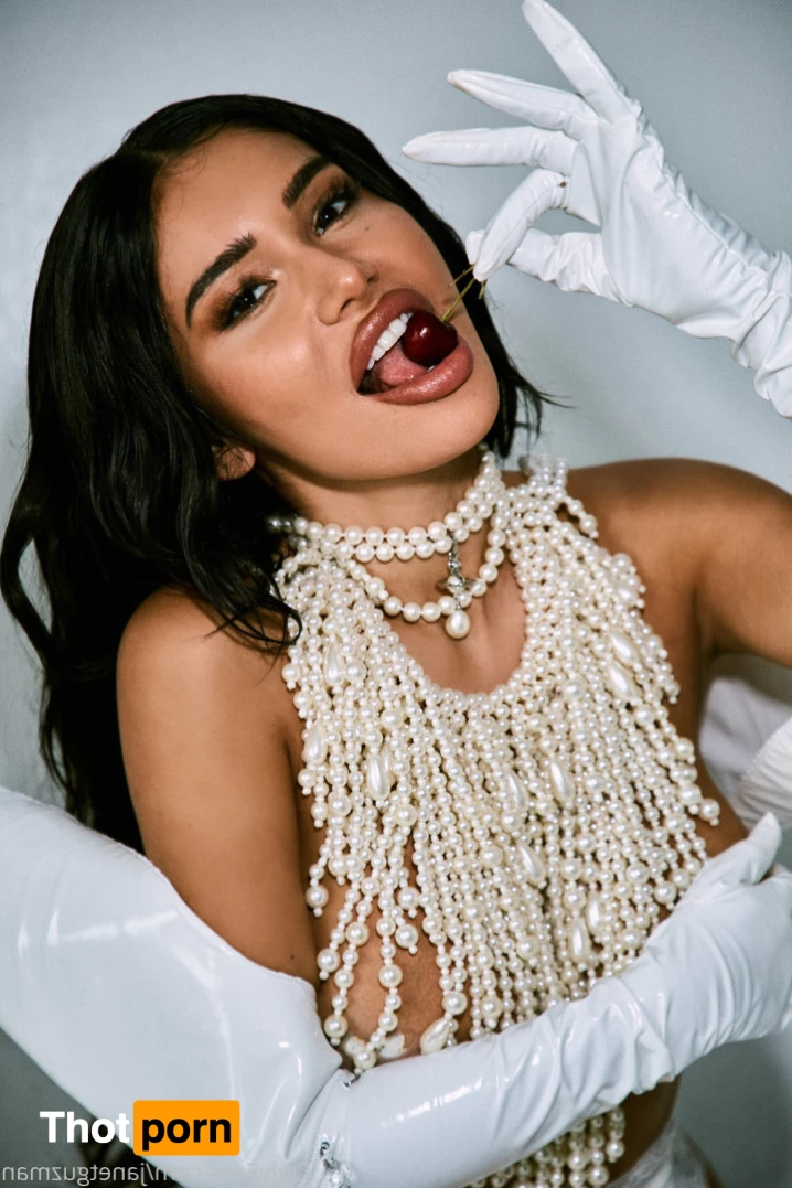 Janet Guzman 🔞 6245425