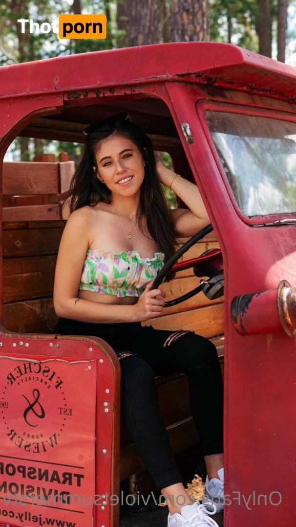 Violet Summers 6121114