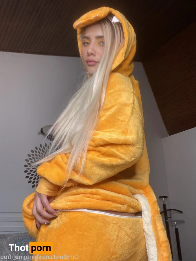 Angie Marin 14194763