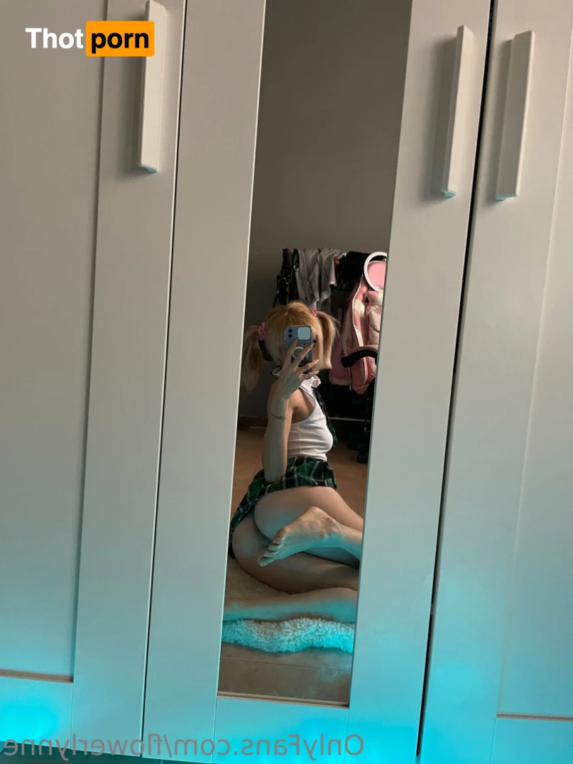 FlowerLynne 14693659