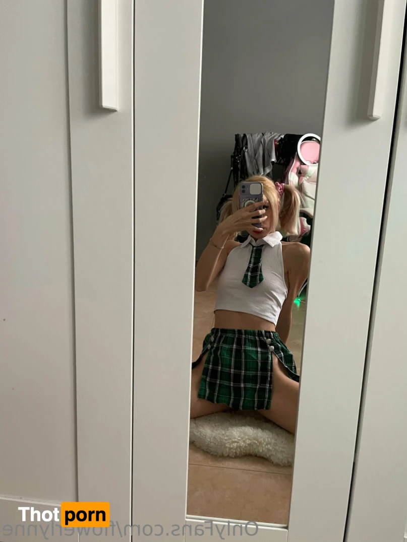 FlowerLynne 14693846