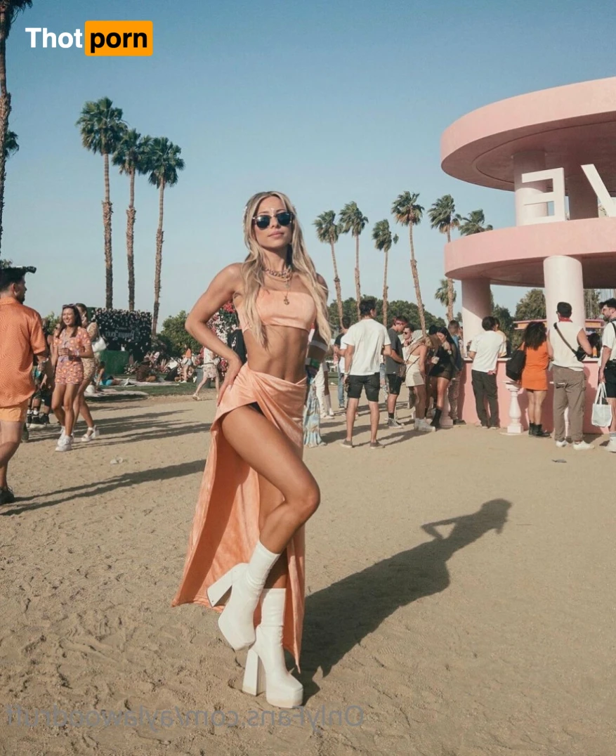 🌸 Ayla Woodruff 🌸 13500636