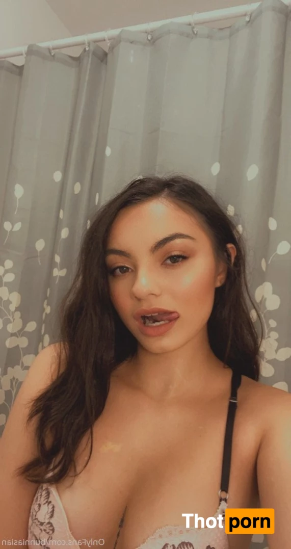 Mila Morrison🐰 3826474