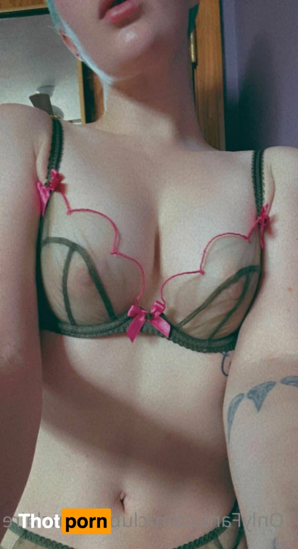 Evelyn Claire 13869339