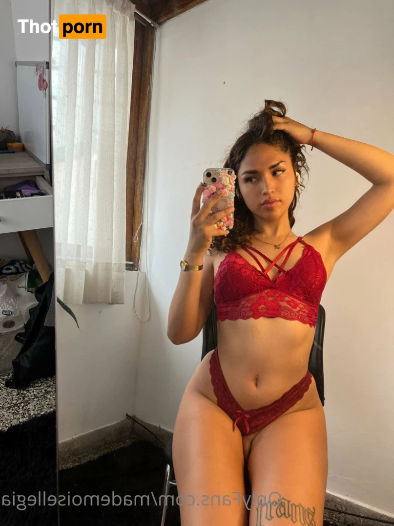 Mademoiselle Gia 2302448