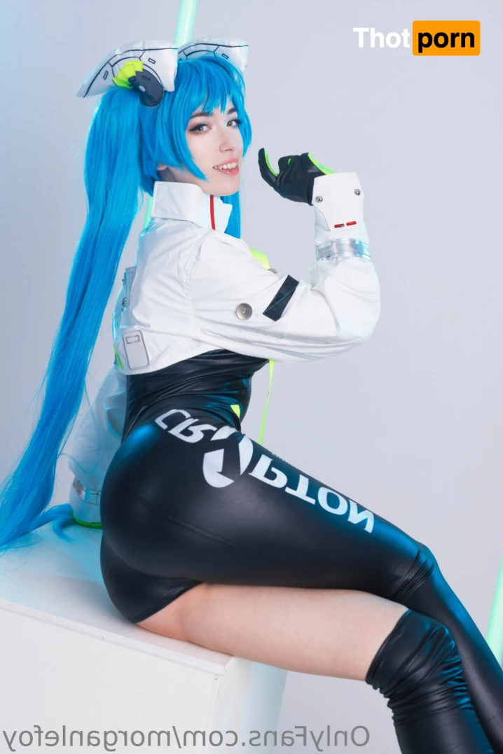 MorganLeFoy 13530756