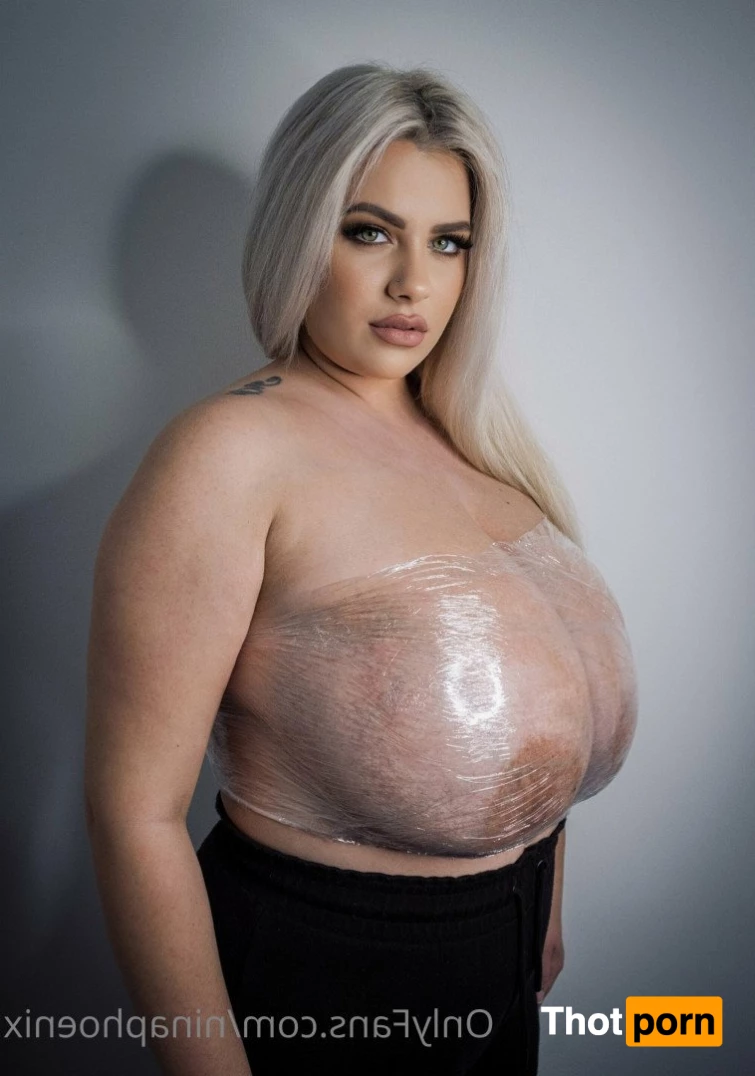 Nina Phoenix 2301051