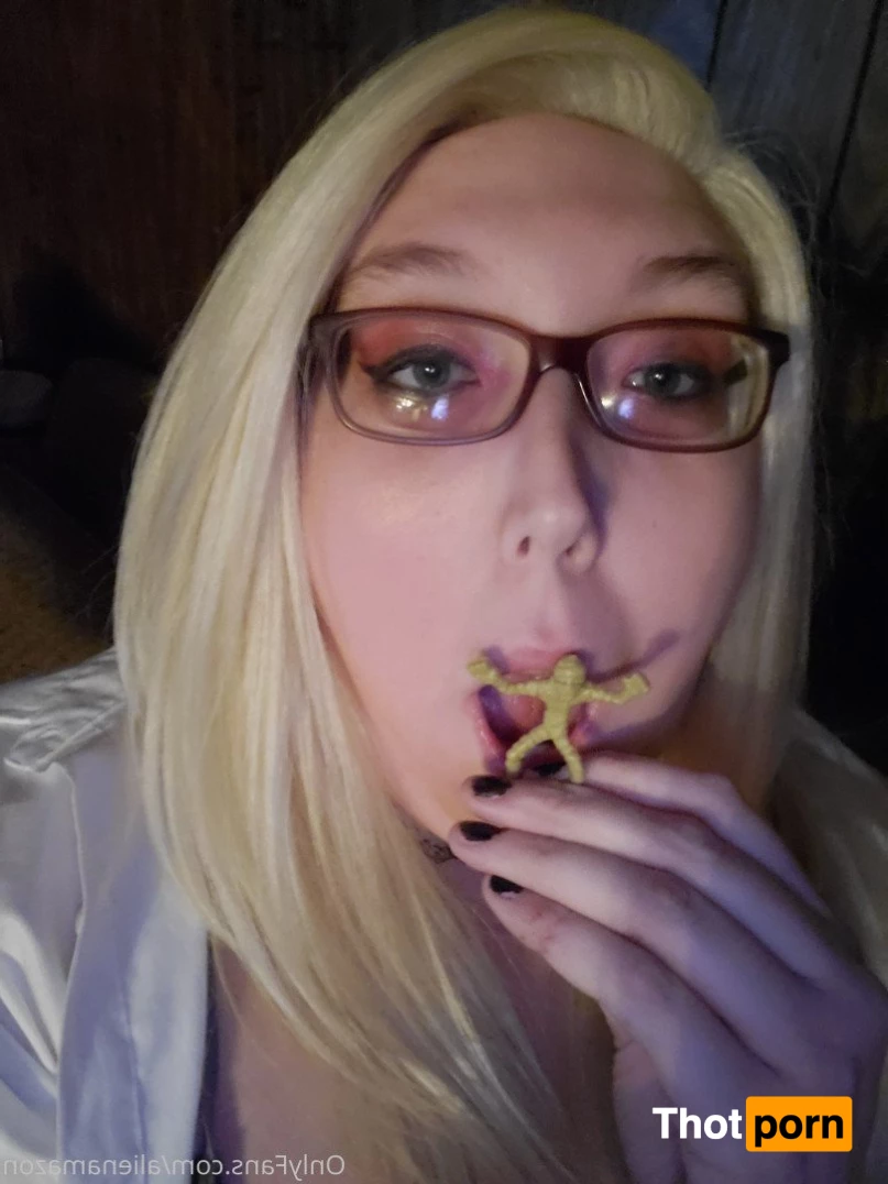 The Alien Amazon👽💜👽 3794004