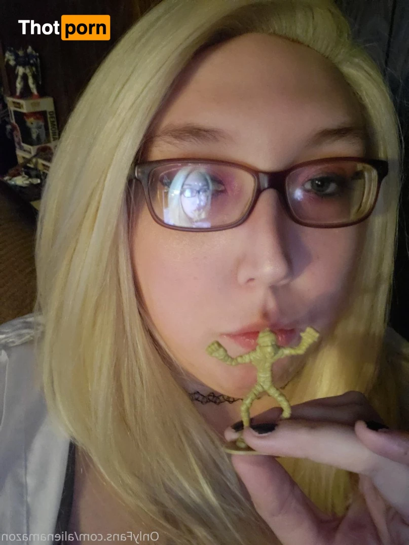 The Alien Amazon👽💜👽 3794984