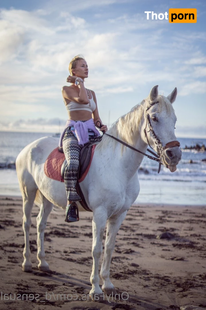 You know this blondie 💦 4010899