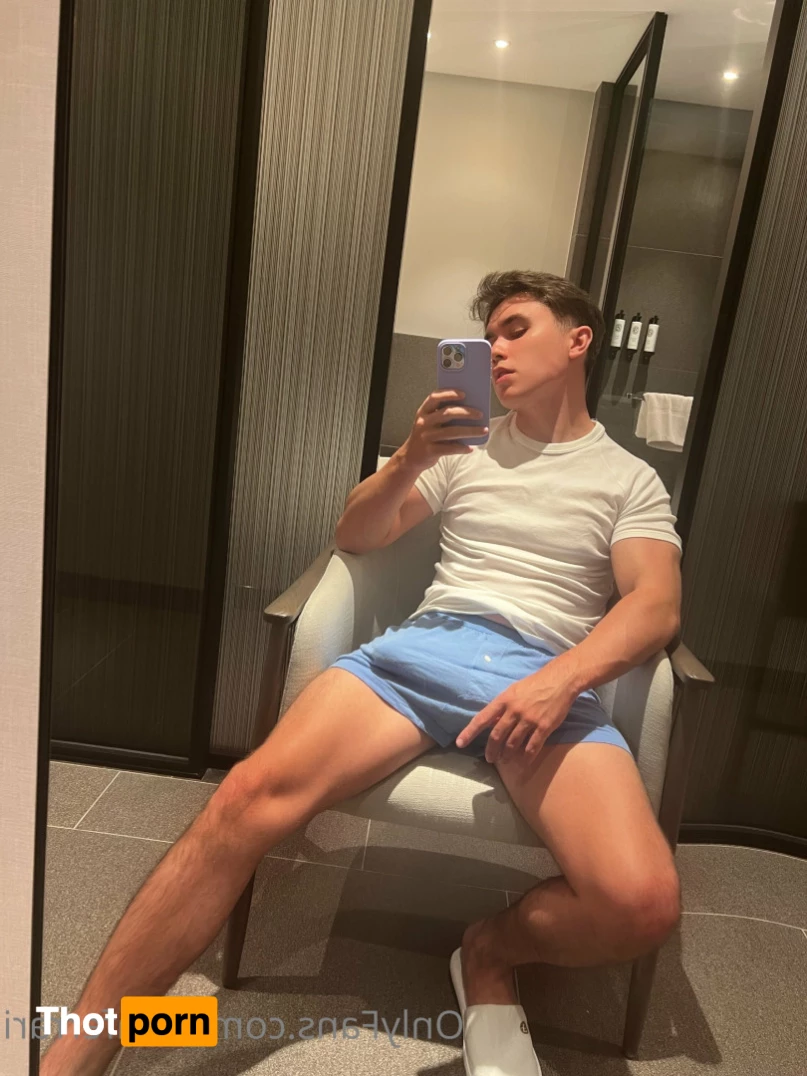 Liam Ferrari 6170398