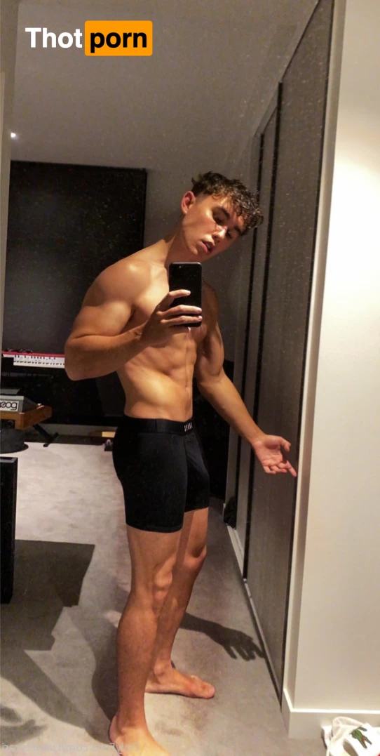 Liam Ferrari 6170452