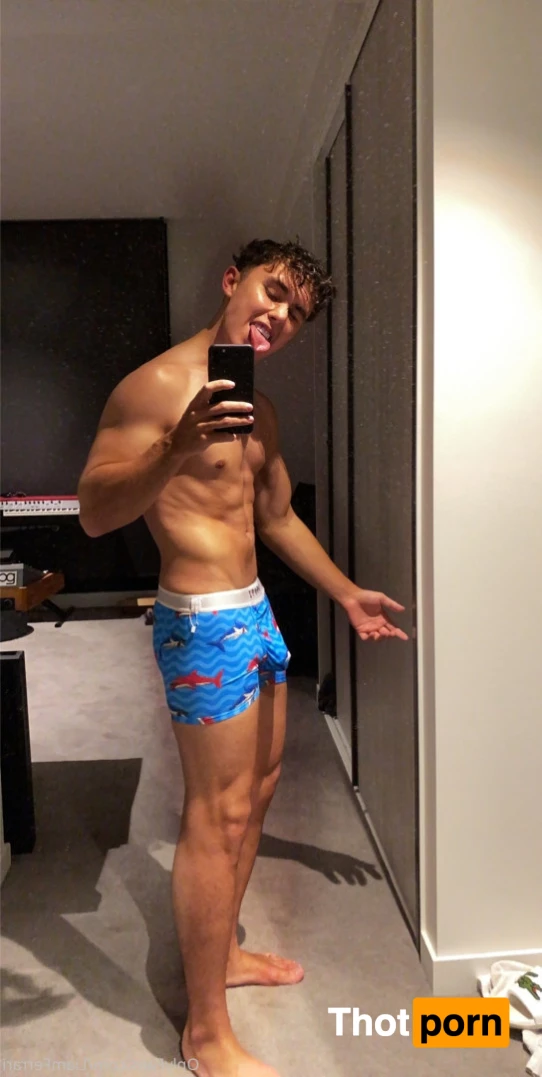 Liam Ferrari 6170461