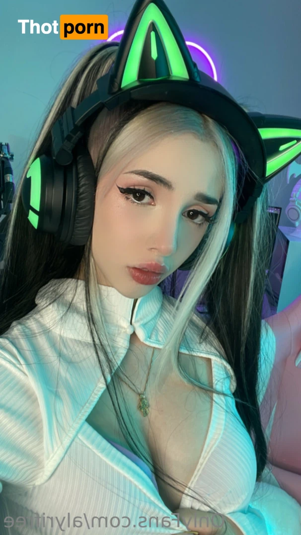 Alyri 😈 16205993