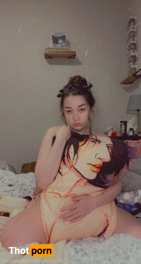 chloe kennedy 🦋✨ 4359345