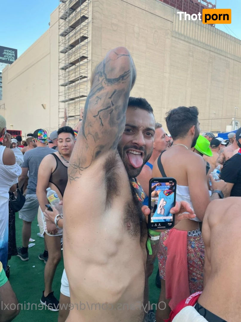 Drew Valentino (DrewcyFrOOtXL) 2159114