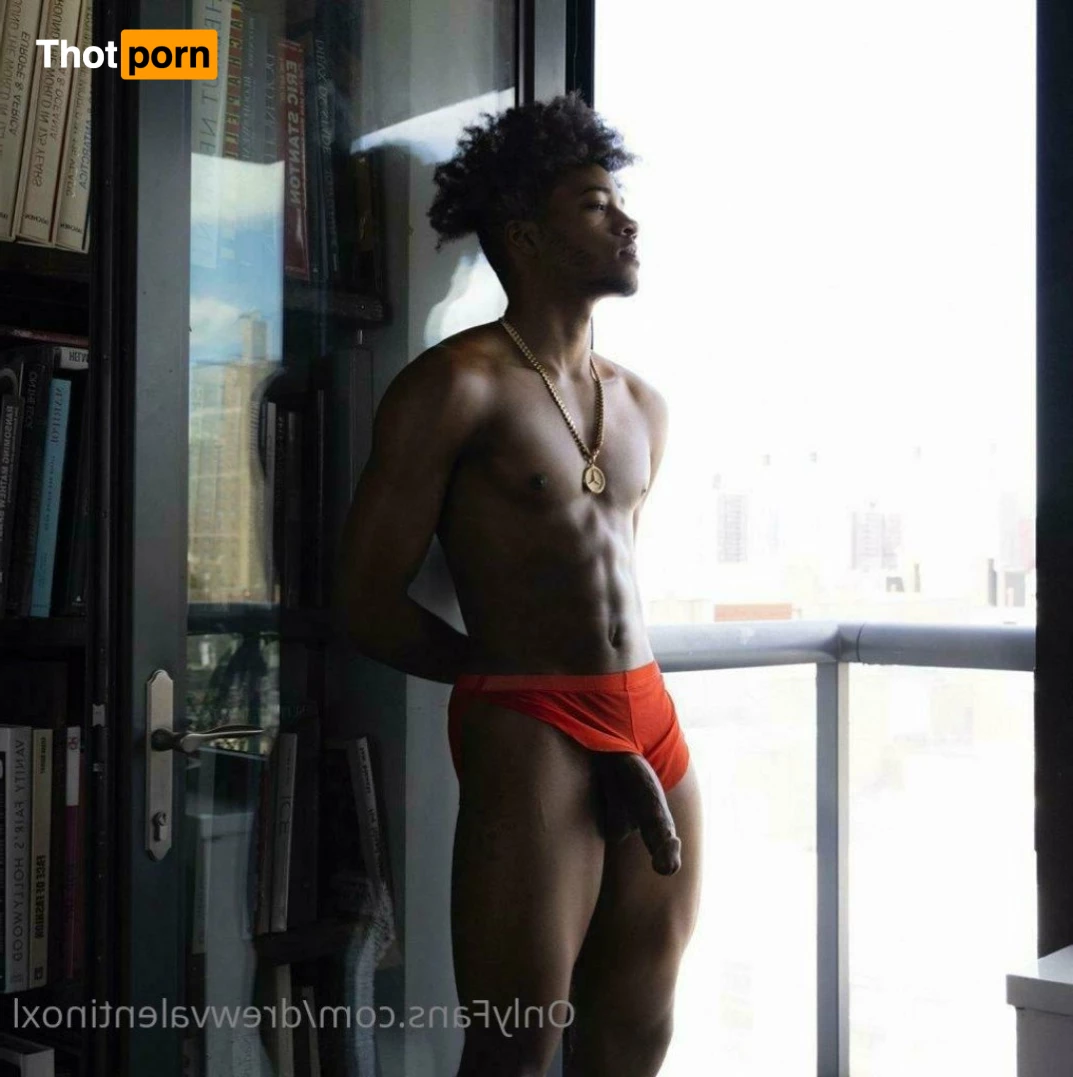 Drew Valentino (DrewcyFrOOtXL) 2159137